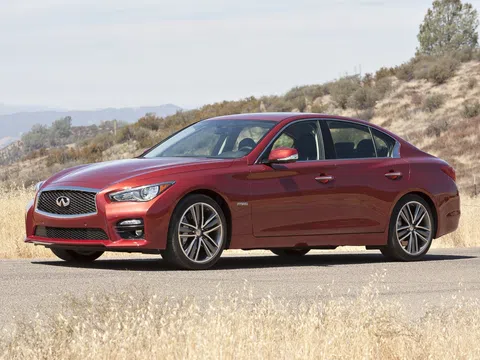 Infiniti Q50 I 2.0 AT (211 hp) · Premium · sedan