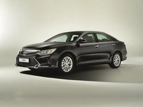 Toyota Camry VII (XV50) Рестайлинг 2.5 AT (181 л.с.) · Престиж · седан