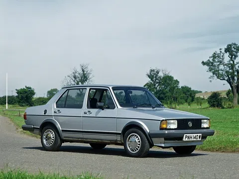 Volkswagen Jetta I 1.6 AT (110 л.с.) · седан