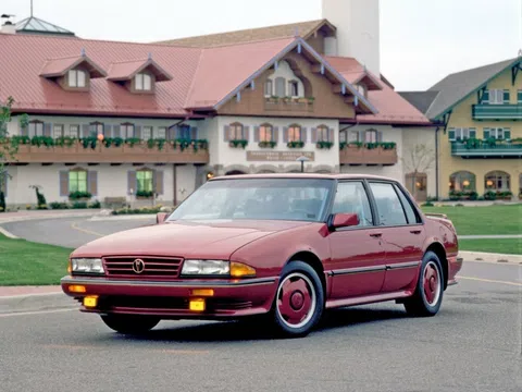 Pontiac Bonneville VIII 3.8 AT (150 л.с.) · седан