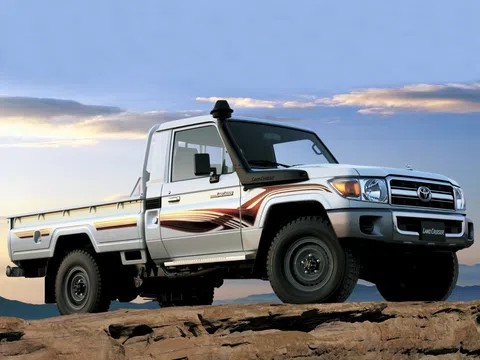 Toyota Land Cruiser 70 Series რესტაილინგი 1 79 4.5d MT (202 ც.ძ.) 4WD · LX · პიკაპი ერთი კაბინა · Пикап Одинарная кабина 79