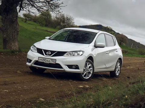 Nissan Tiida II 1.6 CVT (117 hp) · Tekna · 5-door hatchback