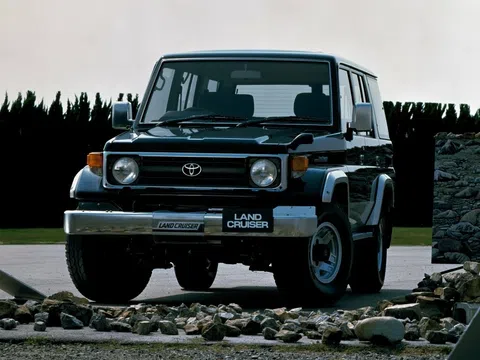 Toyota Land Cruiser 70 Series 4.0d MT (103 ც.ძ.) 4WD · ყველგანმავალი 5D