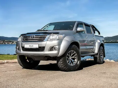 Toyota Hilux VII რესტაილინგი Arctic Trucks AT33 3.0d AT (171 ც.ძ.) 4WD · პიკაპი ორმაგი კაბინა · Пикап Двойная кабина Arctic Trucks