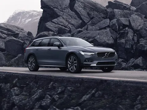 Volvo V90 Cross Country I Рестайлинг 2.0d AT (235 л.с.) 4WD · Cross Country Pro (MY21) · универсал 5 дв.