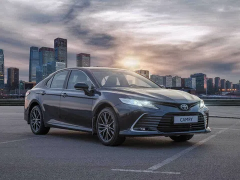 Toyota Camry VIII (XV70) რესტაილინგი 2.0 CVT (178 ც.ძ.) · Knight · სედანი