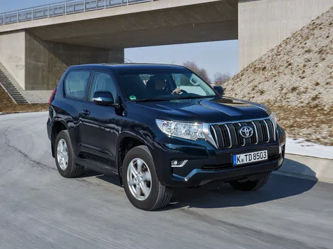 Toyota Land Cruiser Prado 150 Series რესტაილინგი 3 2.8d AT (204 ც.ძ.) 4WD · SUV 3 კარიანი