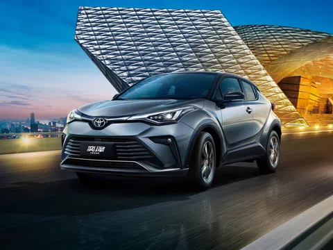 Toyota Izoa I რესტაილინგი 2.0hyb CVT (146 ც.ძ.) · Yixuan · ყველგანმავალი 5D