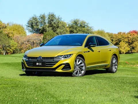 Volkswagen Passat CC II Рестайлинг 380 TSI 2.0 AMT (220 л.с.) · Glory · лифтбек