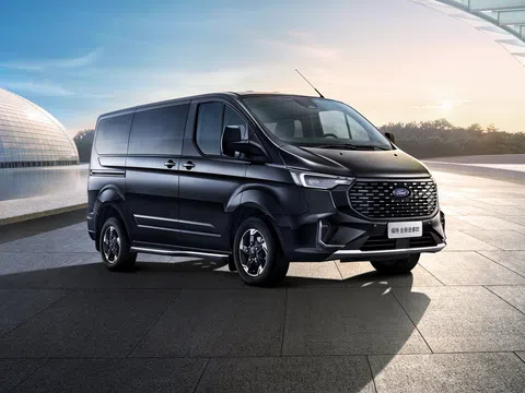 Ford Tourneo Custom I (Chinese market) Facelift 2.0 AT (220 hp) · Premium · minivan