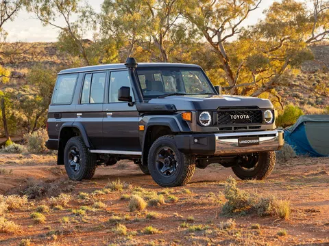 Toyota Land Cruiser 70 Series რესტაილინგი 2 76 2.8d AT (204 ც.ძ.) 4WD · WorkMate · ყველგანმავალი 5D · Внедорожник 5 дв. 76