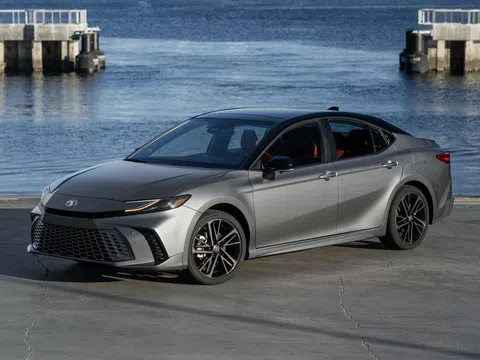Toyota Camry IX (XV80) 2.5hyb CVT (232 hp) 4WD · SE · sedan