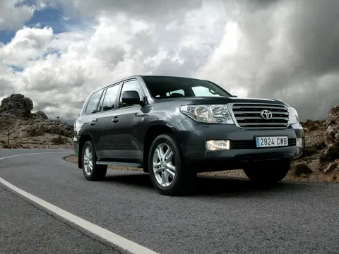 Toyota Land Cruiser 200 Series 4.5d AT (272 hp) 4WD · 5-door offroad