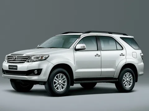 Toyota Fortuner I რესტაილინგი 2 2.5d AT (144 ც.ძ.) · ყველგანმავალი 5D