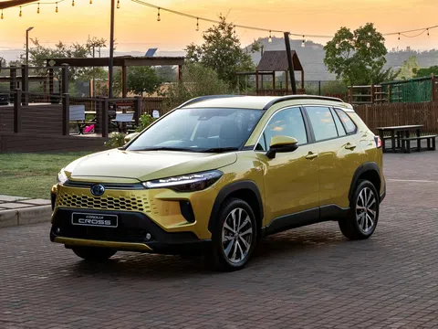 Toyota Corolla Cross I Facelift 2.0hyb CVT (180 hp) 4WD · 5-door offroad