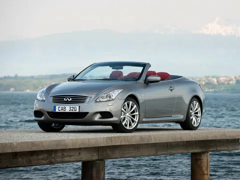 Infiniti G IV G37 3.7 AT (333 hp) · Hi-tech mouldings · cabrio