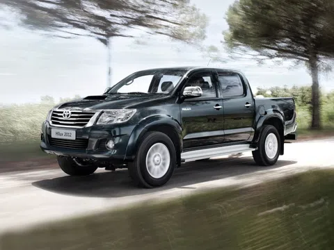 Toyota Hilux VII Facelift 2.5d MT (144 hp) 4WD · Элеганс · double cab