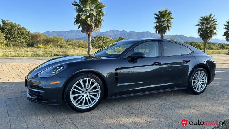 Porsche Panamera 2019 руль