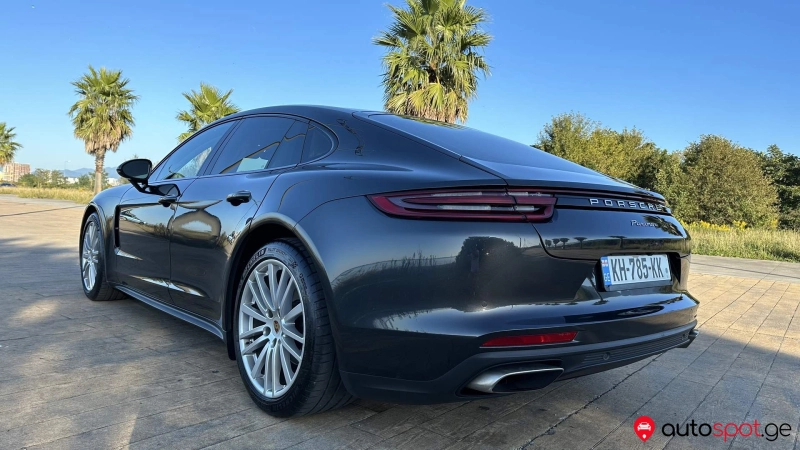 Porsche Panamera 2019 руль