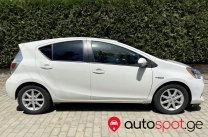 Toyota Prius c 2013, Тбилиси — 4