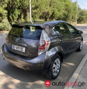 Toyota Prius c 2014, Тбилиси — 3